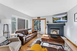 820 Badger Ln - Image 2