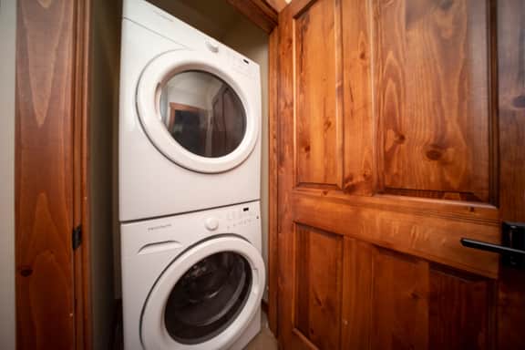 Cozens Pointe Building I Unit I201 - Image 5