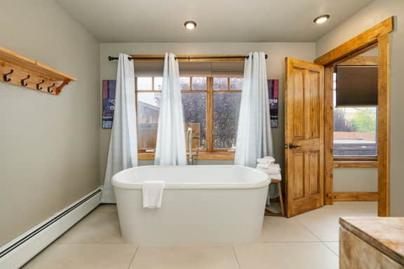 133 Eisenhower Cabin - Image 5