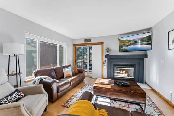 820 Badger Ln - Image 2