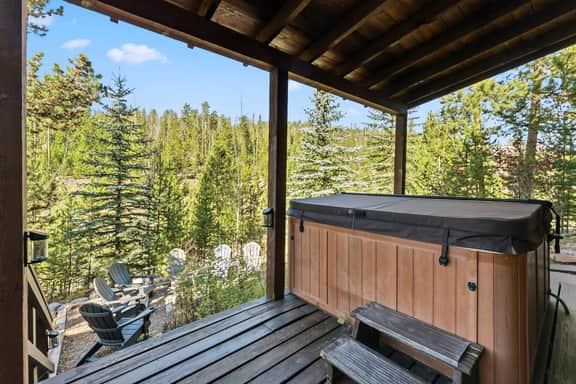 279 Shorewood Dr - Image 2