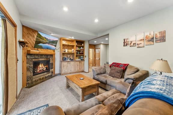 279 Shorewood Dr - Image 4