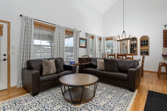 100 Fairway Lane - Image 2