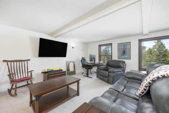 874 Kinnikinnick Rd - Image 5
