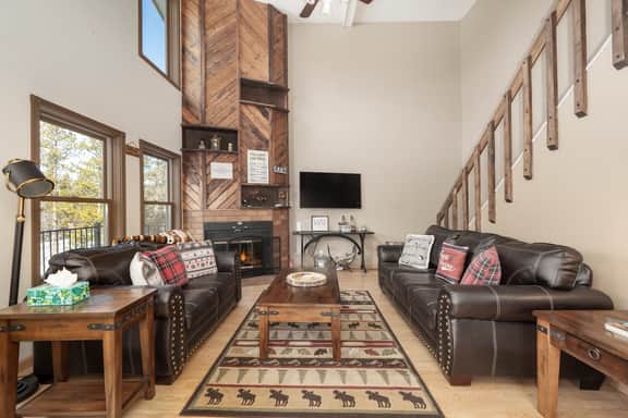 874 Kinnikinnick Rd - Image 2
