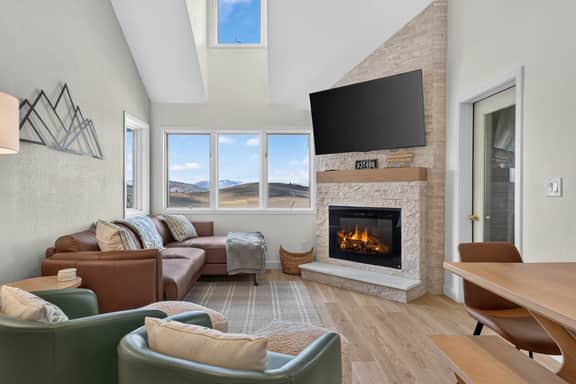 Summit Unit 3305 - Image 2
