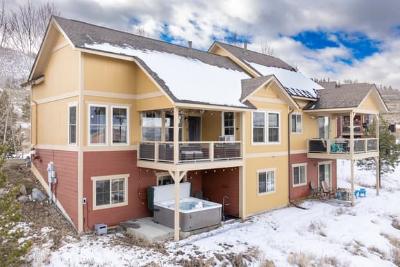 100 Fairway Lane - Image 1