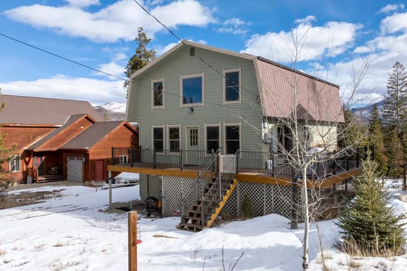 874 Kinnikinnick Rd - Image 1
