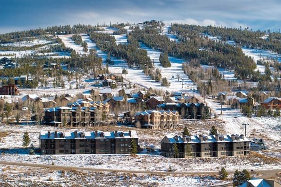 Summit Unit 3305 - Image 1